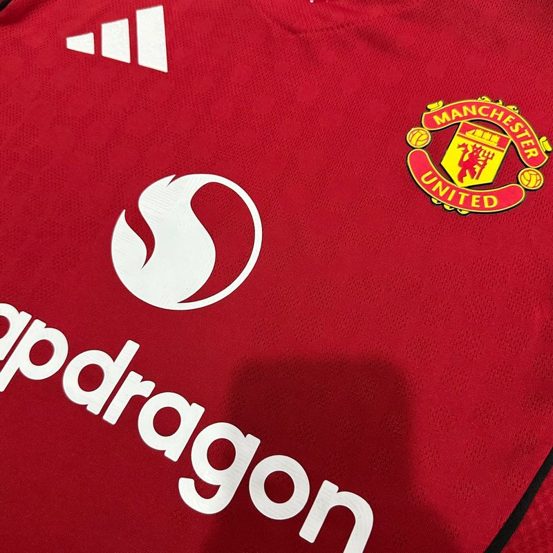 Manchester United 2025-2026 home player